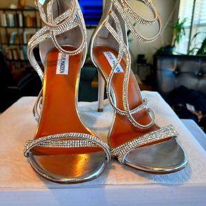 Women Heel Steven Madden Sise 9. Silver Diamond.
